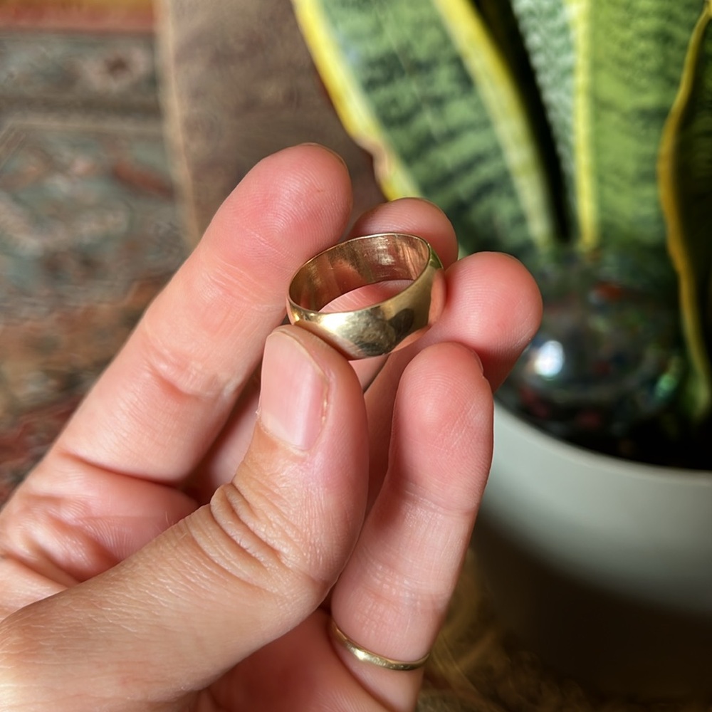 Gorgeous 14kt cigar band solid yellow gold ring